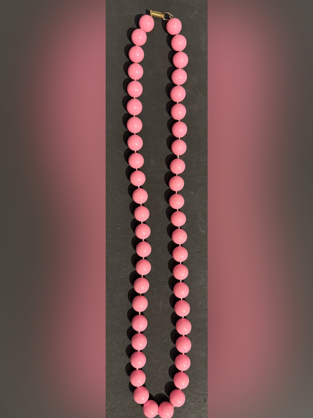Vintage bubblegum pink Lucite chunky beaded necklace